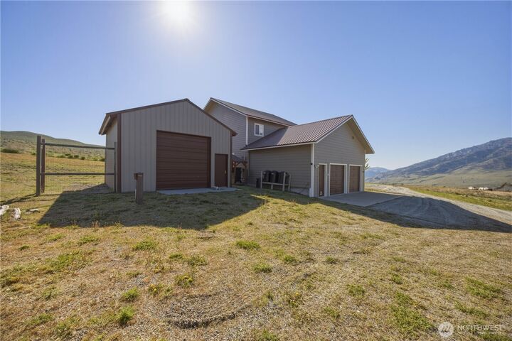Property Photo: 552 Bill Shaw Road WA 98846