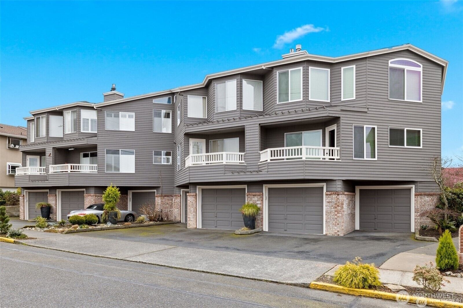 Property Photo: 610 Daley Street B WA 98020