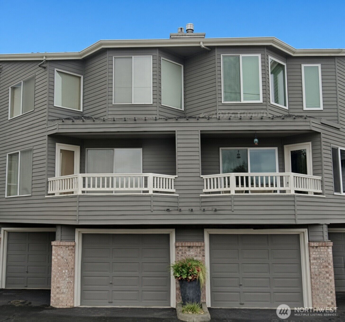Property Photo: 610 Daley Street B WA 98020