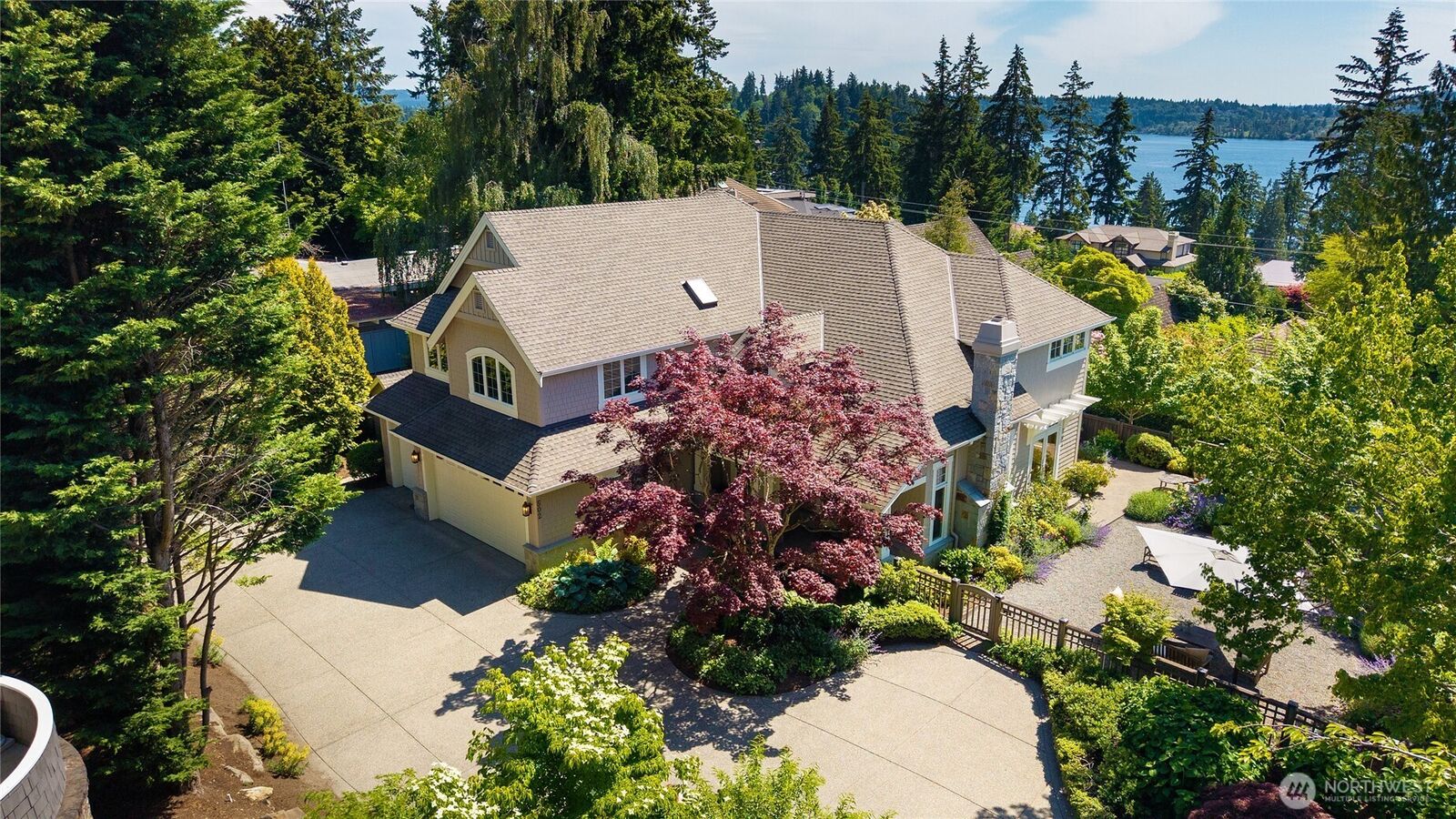Property Photo:  502  95th Avenue NE  WA 98004 