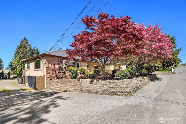 Property Photo: 1161 Aberdeen Avenue NE WA 98056