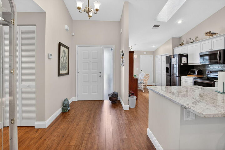 Property Photo:  5582 Royal Lake Circle  FL 33437 