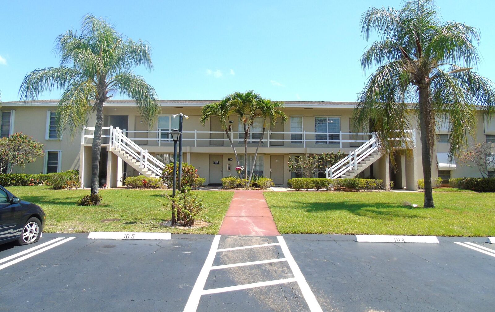 Property Photo:  309 Circle Drive S 204  FL 33435 