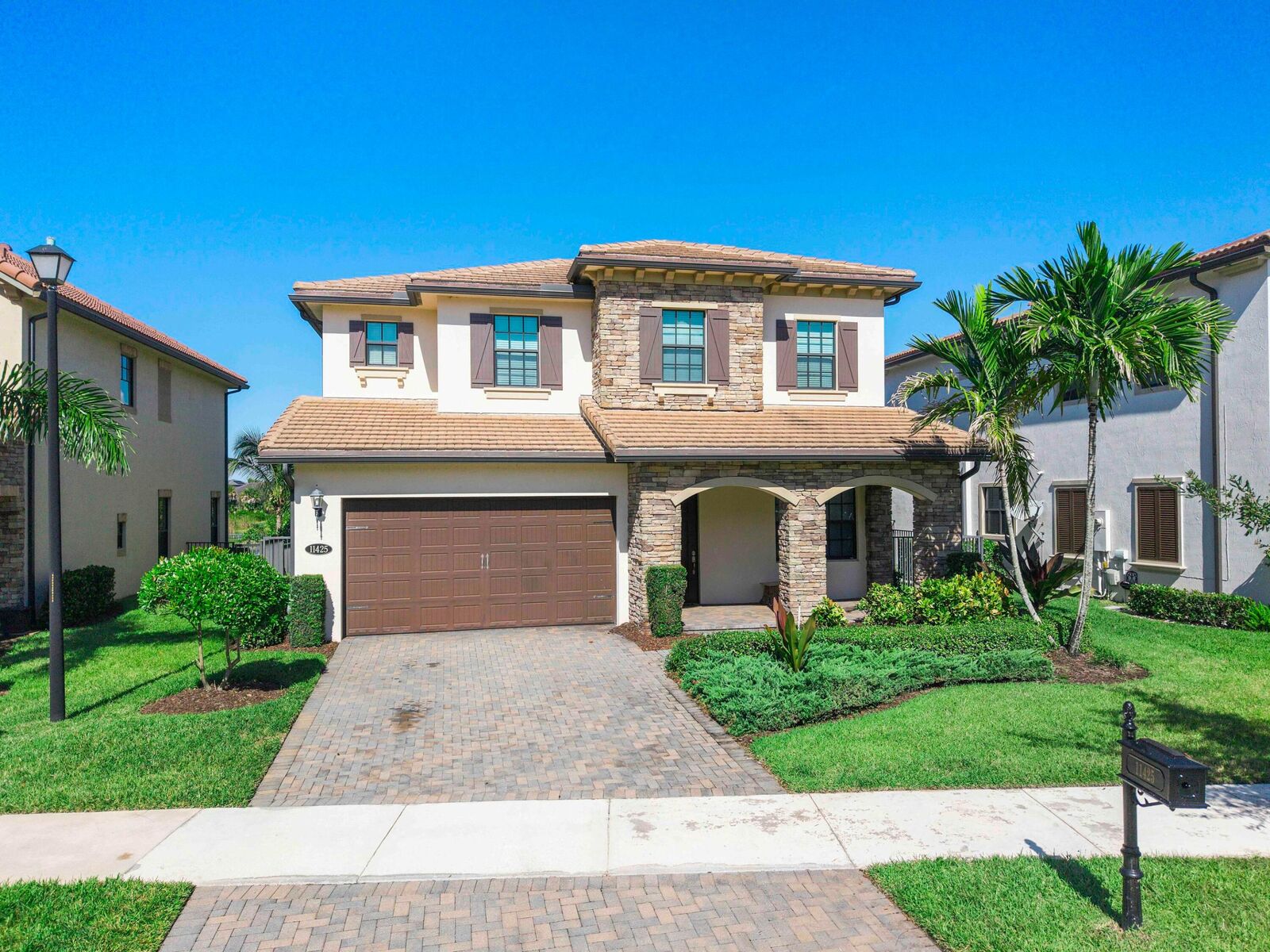 Property Photo:  11425 Watercrest Circle E  FL 33076 