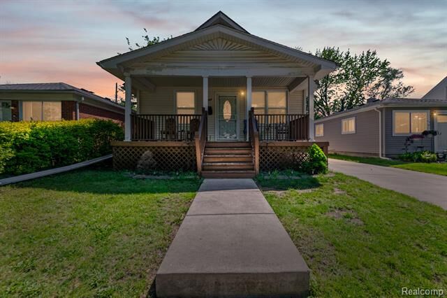 Property Photo:  1127 Detroit Avenue  MI 48146 
