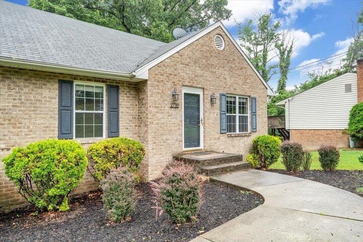 Property Photo:  2730 Creston Ave SW  VA 24015 
