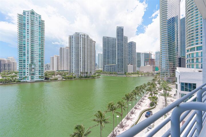 Property Photo:  325 S Biscayne Blvd 821  FL 33131 
