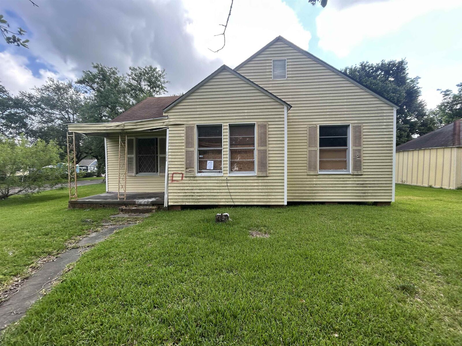 Property Photo:  2240 Oaklawn Ave  TX 77642 