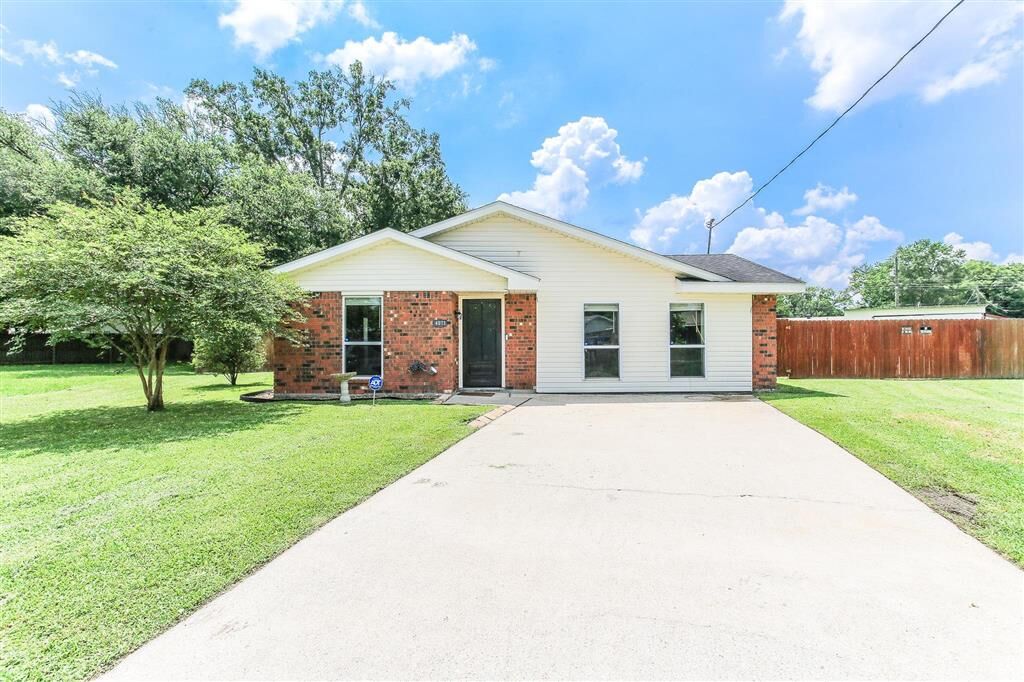 Property Photo: 4071 Brentwood Drive LA 70607