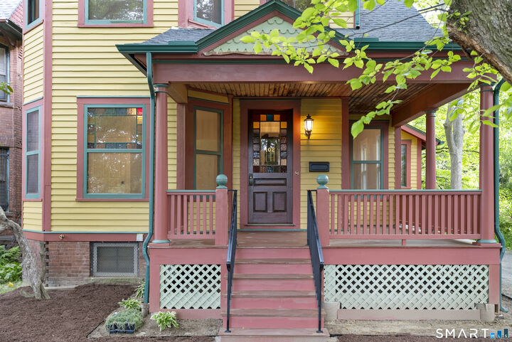 Property Photo:  102 Huntington Street  CT 06105 
