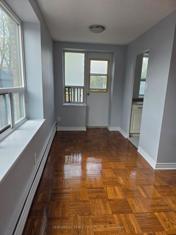 Property Photo:  392 Jane Street 204  ON M6S 3Z5 
