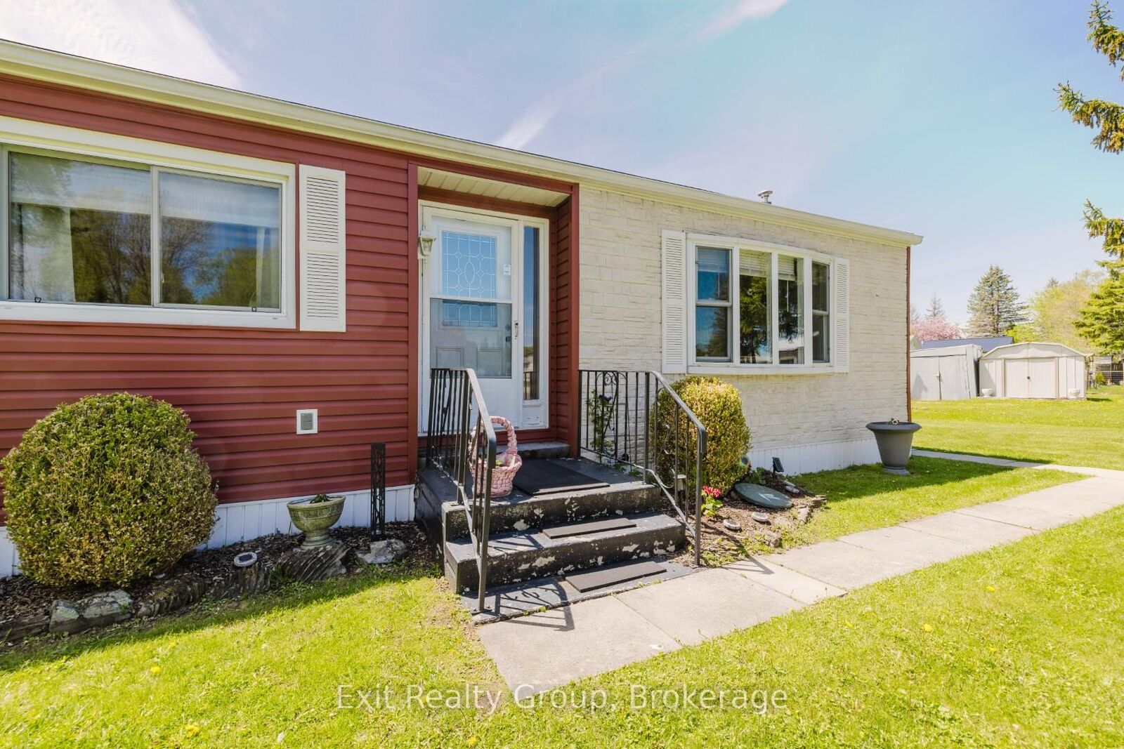 Property Photo: 63 Whites Road 172 ON K8V 5P5