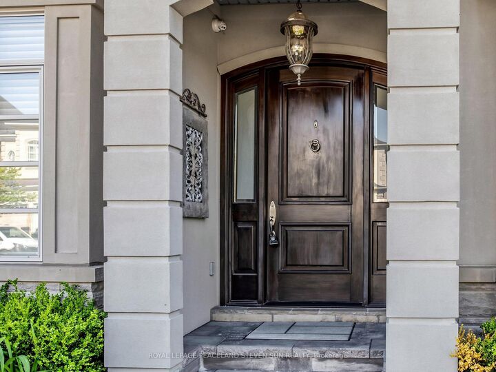 Property Photo: 443 Paradelle Drive ON L4E 4S1