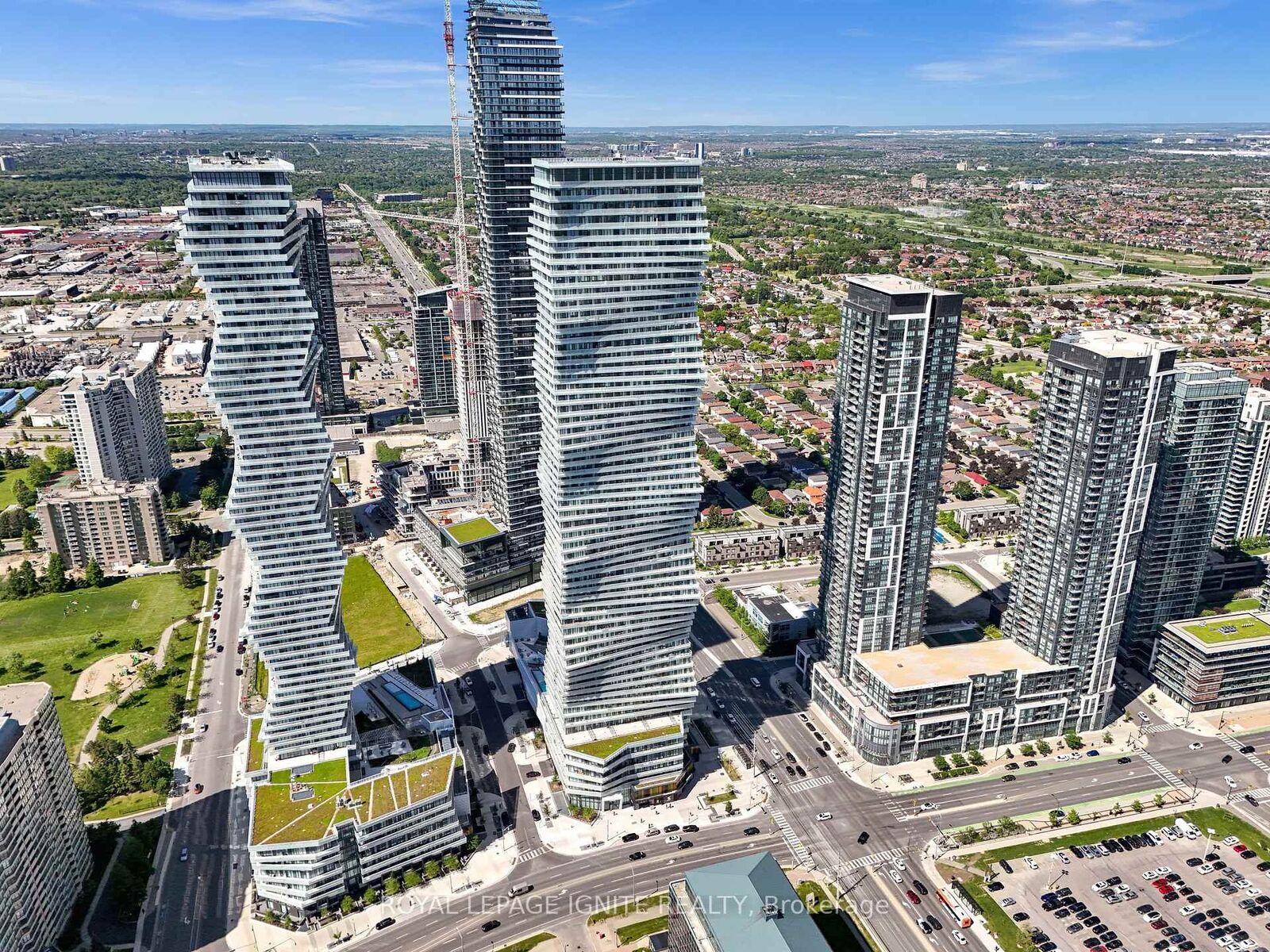 Property Photo: 3900 Confederation Parkway 3301 ON L5B 0M3