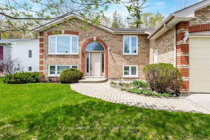 Property Photo: 40 Fairway Crescent ON L9Z 1B8
