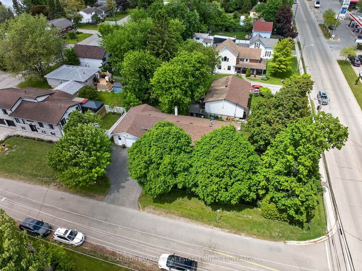Property Photo: 90 Ann Street ON K7G 1Z3