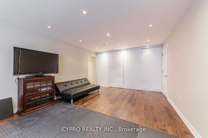 Property Photo: 22 Banstock Drive ON M2K 2H6