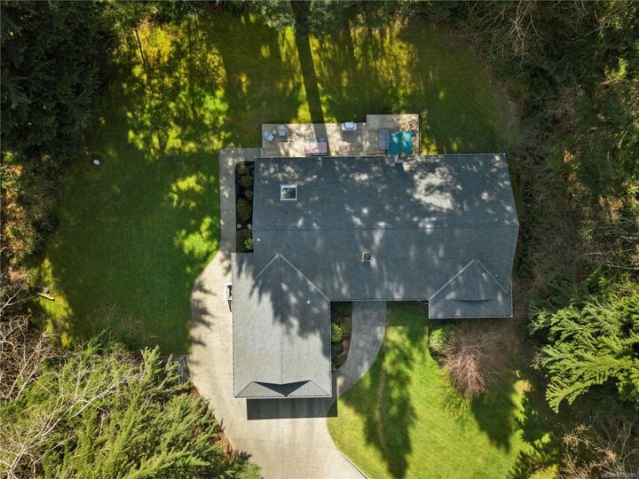 Property Photo: 670 Homewood Rd BC V9W 3N5