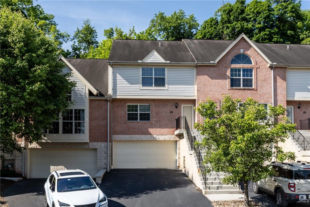 Property Photo:  402 Berrington Ct  PA 15102 