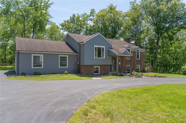 Property Photo:  5190 Windy Hill Dr  PA 15044 