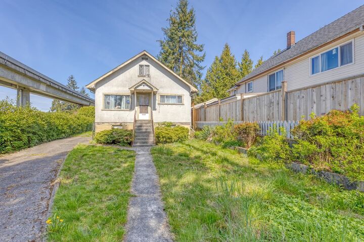 Property Photo: 2323 Dublin Street BC V3M 3B3