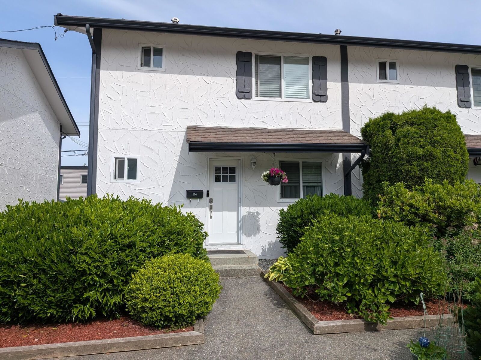 Property Photo: 32880 Bevan Way 114 BC V2S 6R3