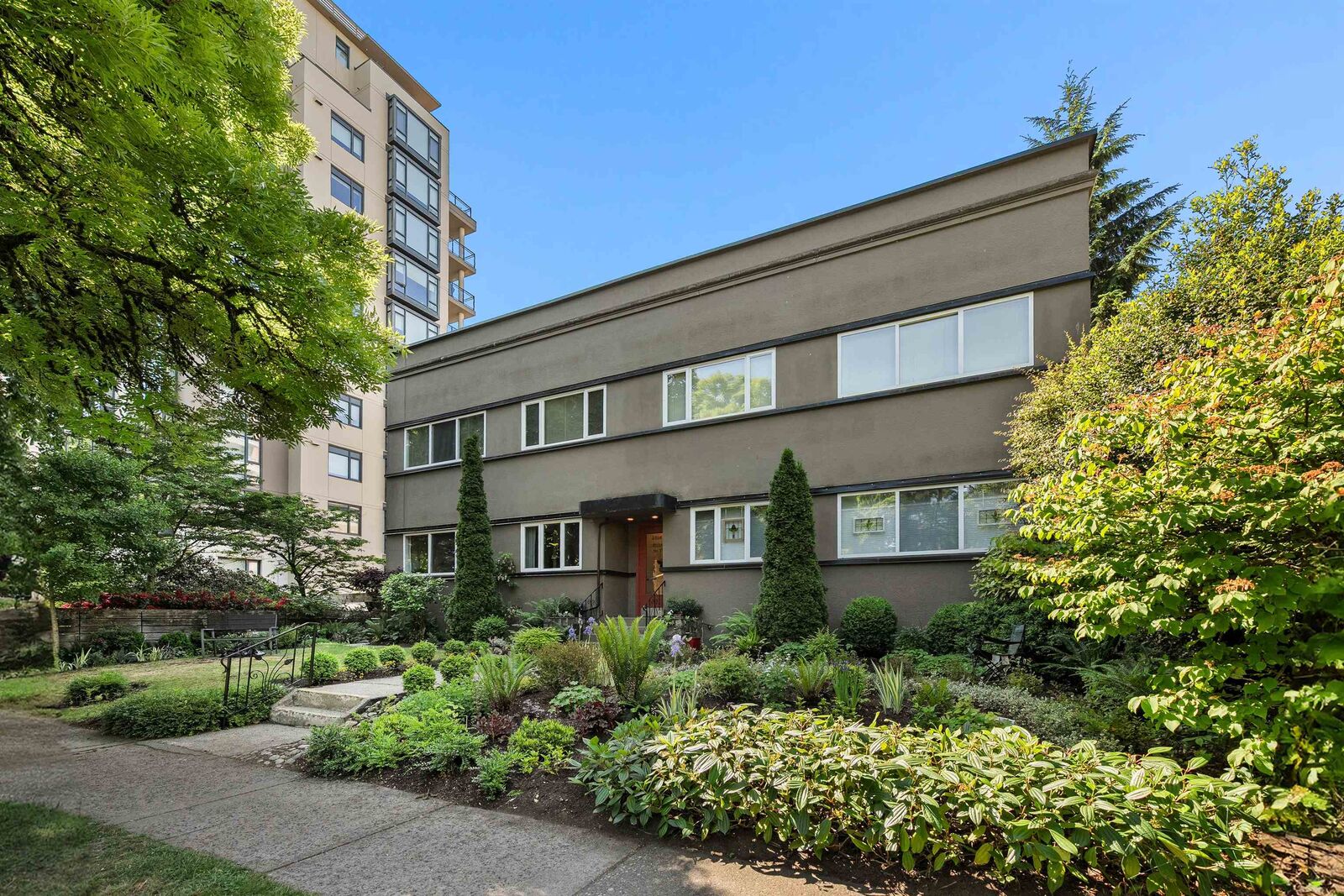 Property Photo: 2296 W 39th Avenue 8 BC V6M 1T9