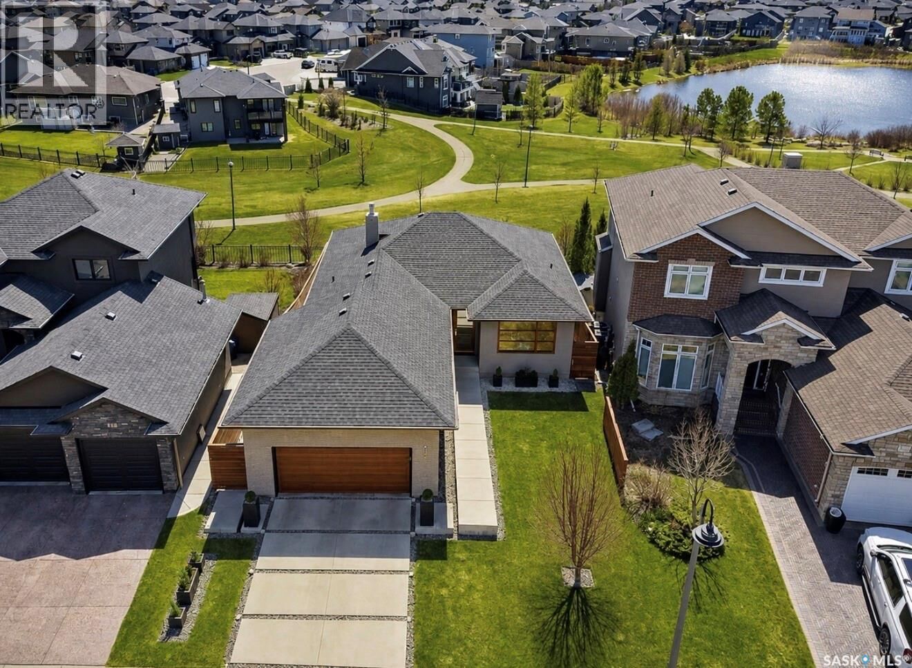 Property Photo:  254 Whalley Crescent  SK S7T 0P1 