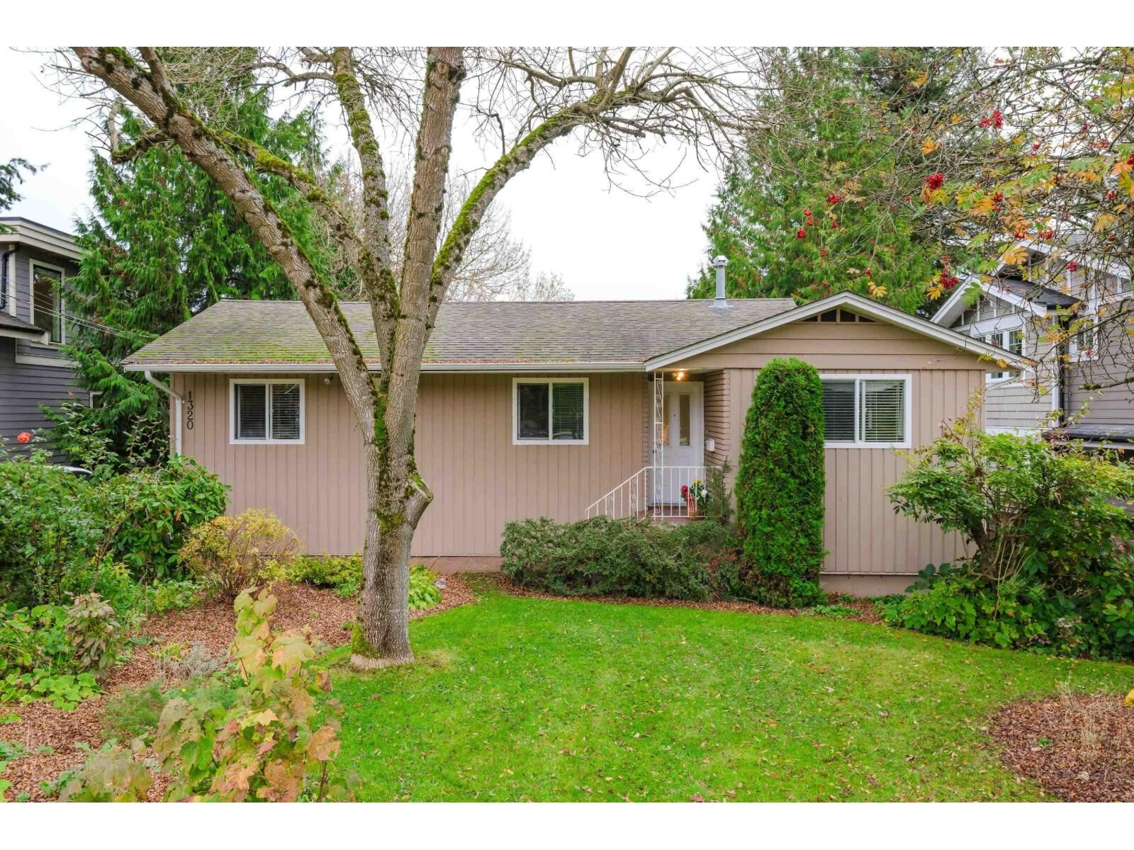 Property Photo:  1320 Kent Street  BC V4B 4T7 