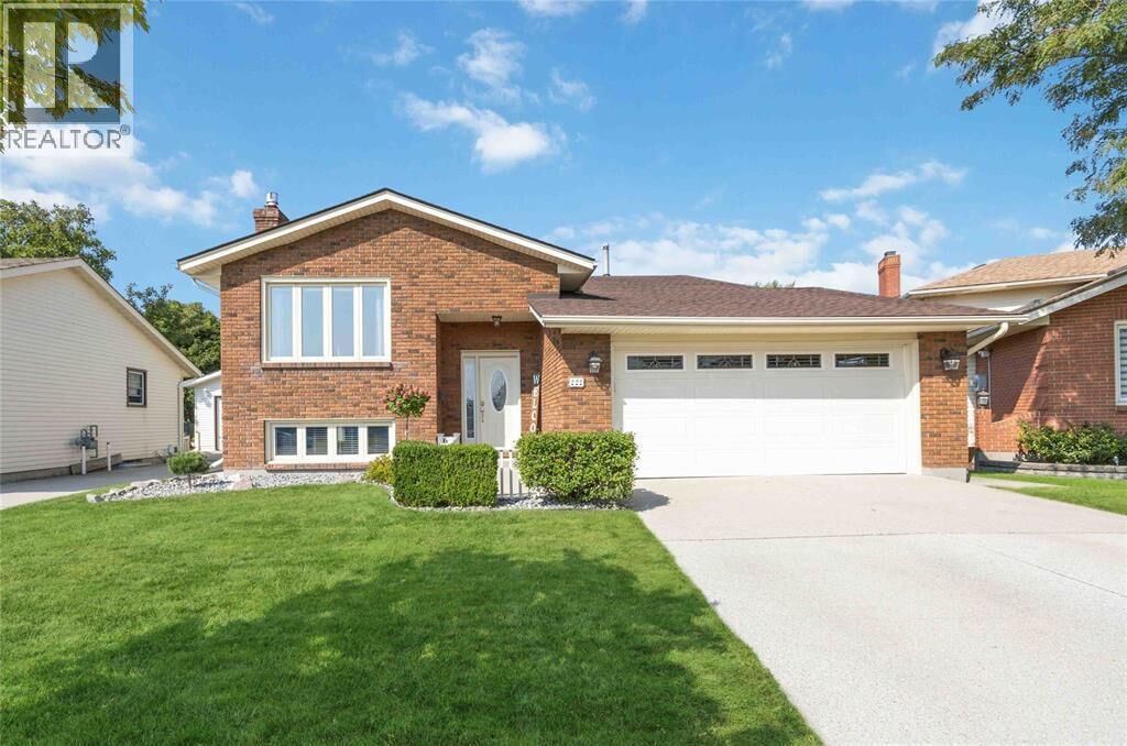 Property Photo:  222 Thames Crescent  ON N7S 5C9 