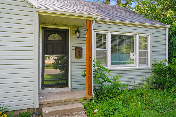 Property Photo:  710 Hirth Ave  MO 65203 