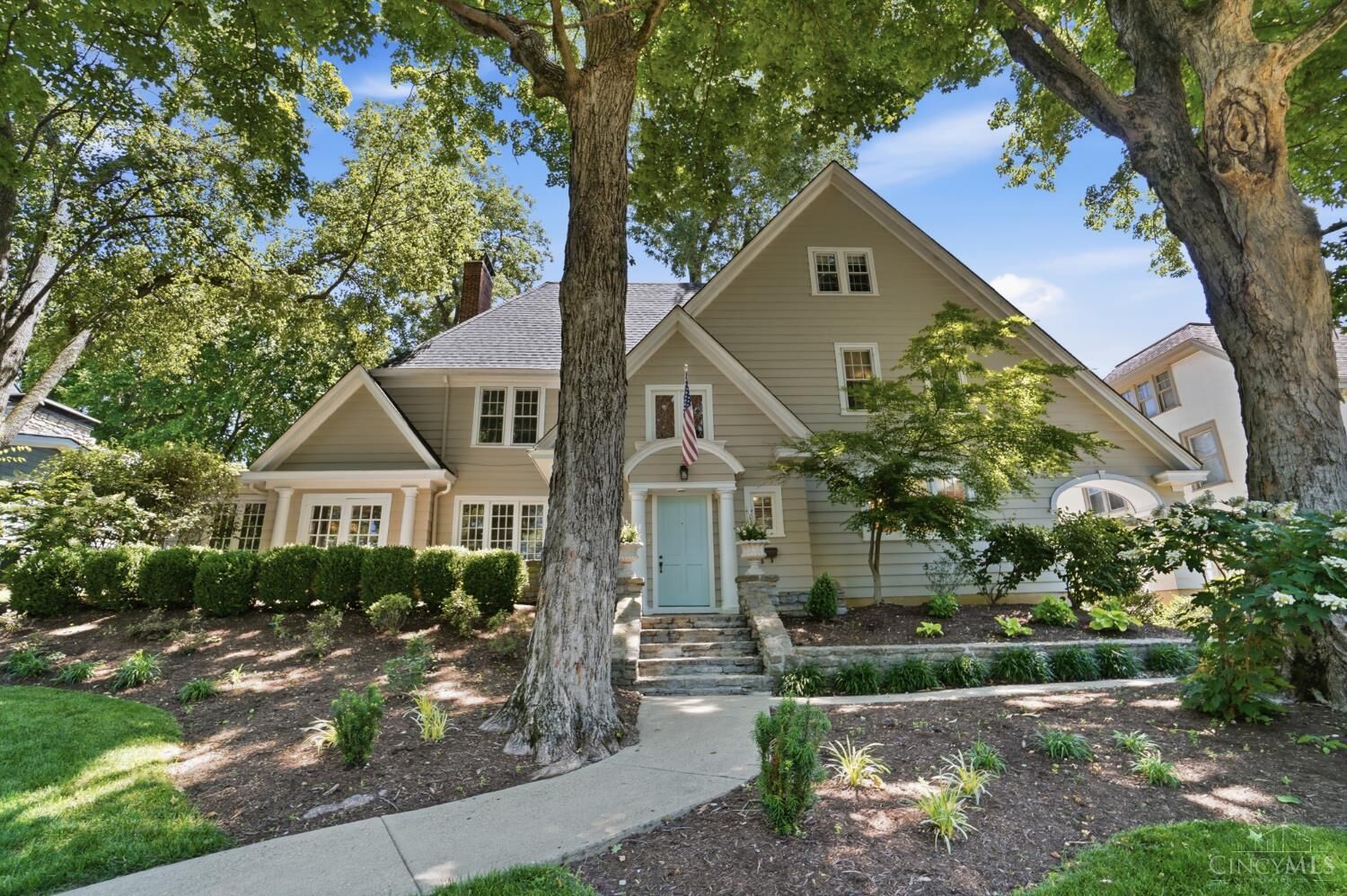 Property Photo:  1340 Observatory Drive  OH 45208 