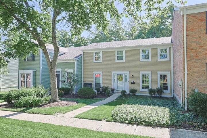 Property Photo:  16 N Applewood Court  OH 45014 