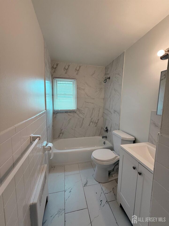 Property Photo:  260 Loring Avenue 3B  NJ 08817 