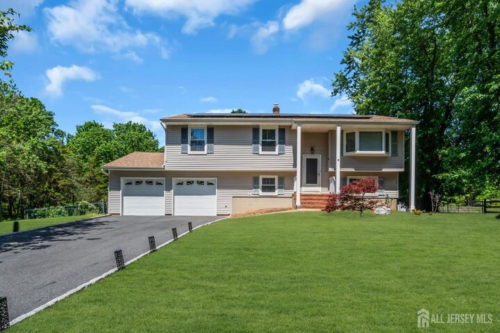 Property Photo:  6 Fox Chase Run  NJ 08844 