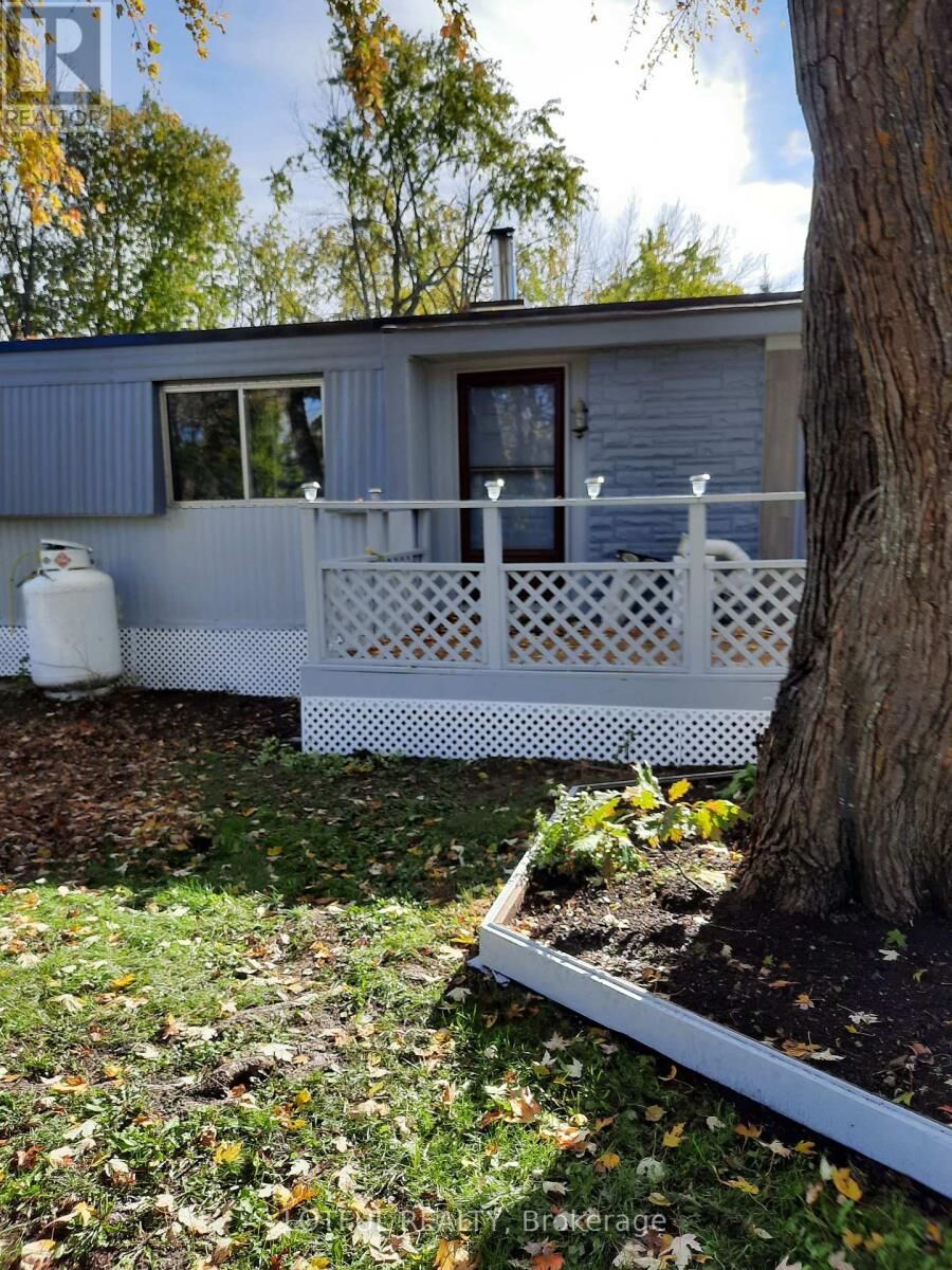 Property Photo:  7592 Flewellyn Road  ON K2S 1B6 