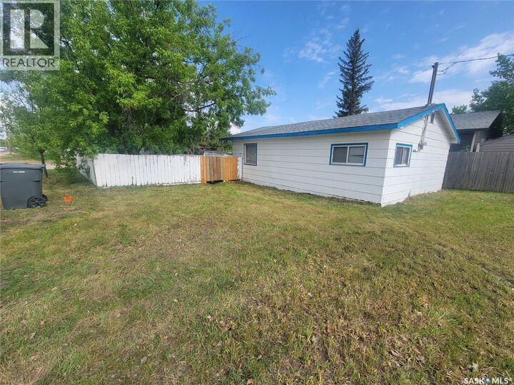 Property Photo:  1010 Sylvan Street  SK S0M 0L0 