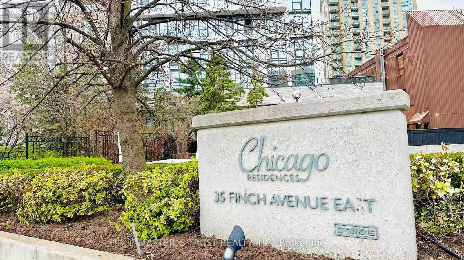 Property Photo: 35 Southwest Finch Avenue East 1211 ON M2N 6Z8