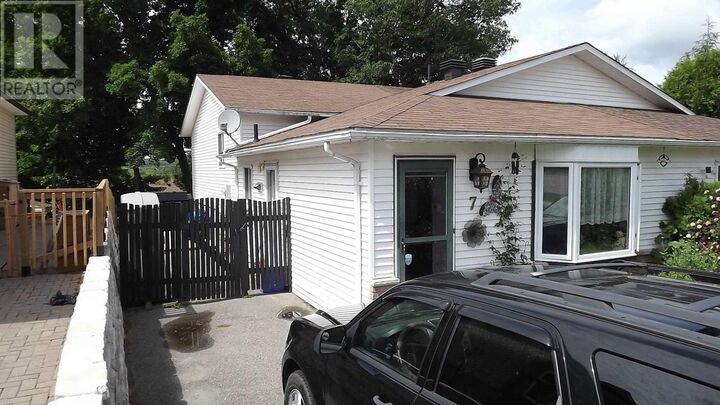 Property Photo: 7 Feltz Rd ON P5A 1V3
