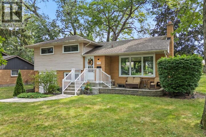Property Photo: 1220 Ridgewood Drive ON N7V 3R1