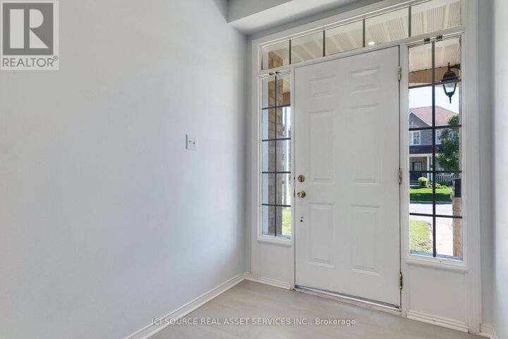 Property Photo: 140 Annapolis Circle ON K1V 1Z3