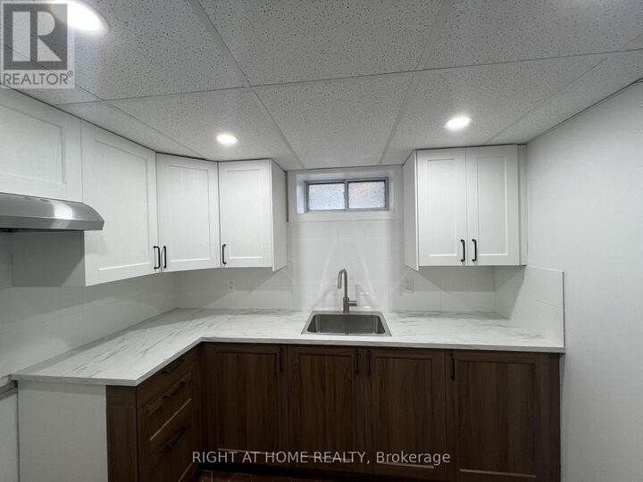 Property Photo:  9 Dewlane Drive  ON M2R 2P7 