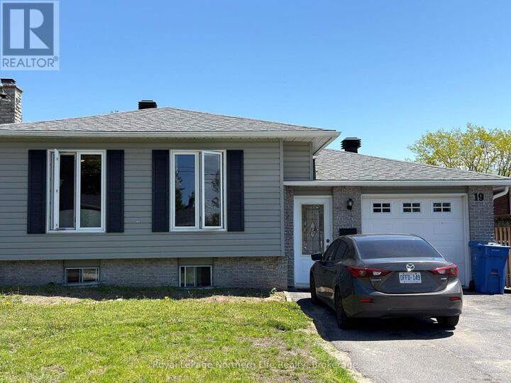 19 Belleview Crescent — photo 1