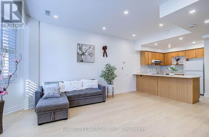 Property Photo:  760 Lawrence Avenue Southwest 87  ON M6A 3E7 
