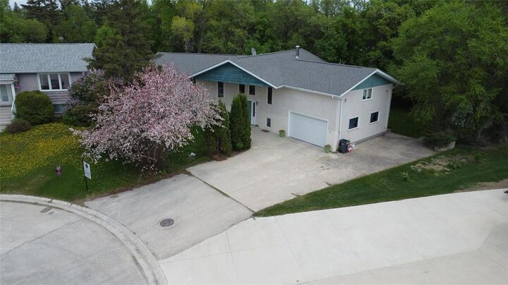 Property Photo:  35 Bunnie Place  MB R0C 0A0 
