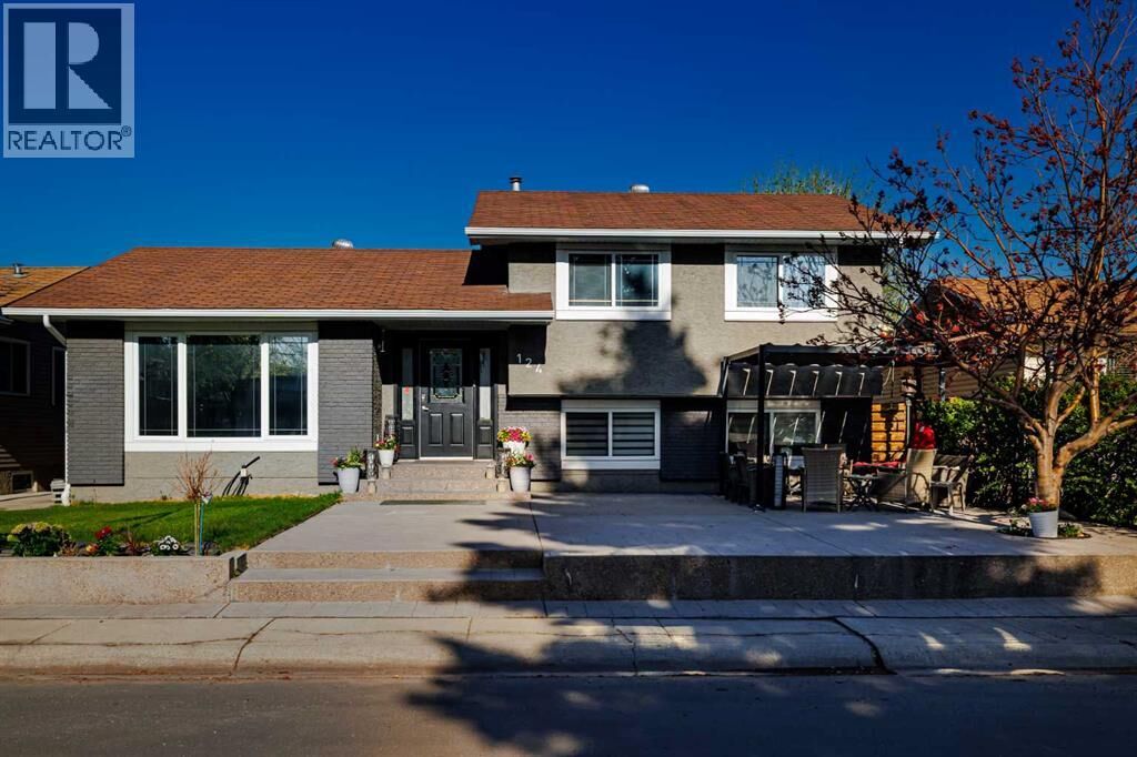 Property Photo:  124 Whiteside Crescent Northeast  AB T1Y 2A7 