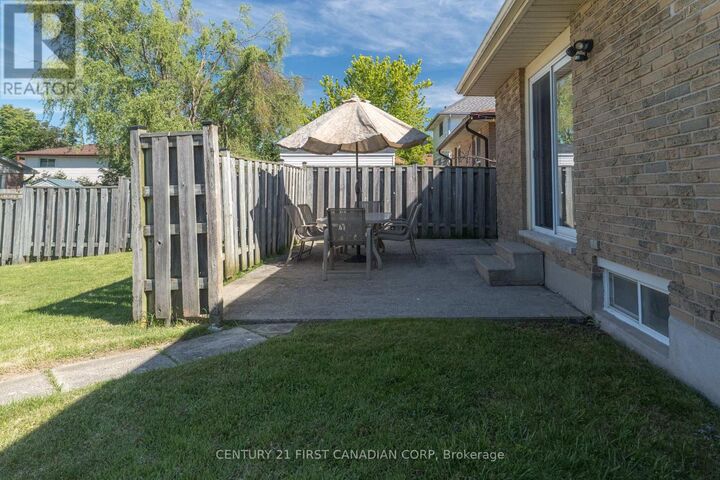 Photo de la propriété:  86 Edmunds Crescent East  ON N5Z 4J2 