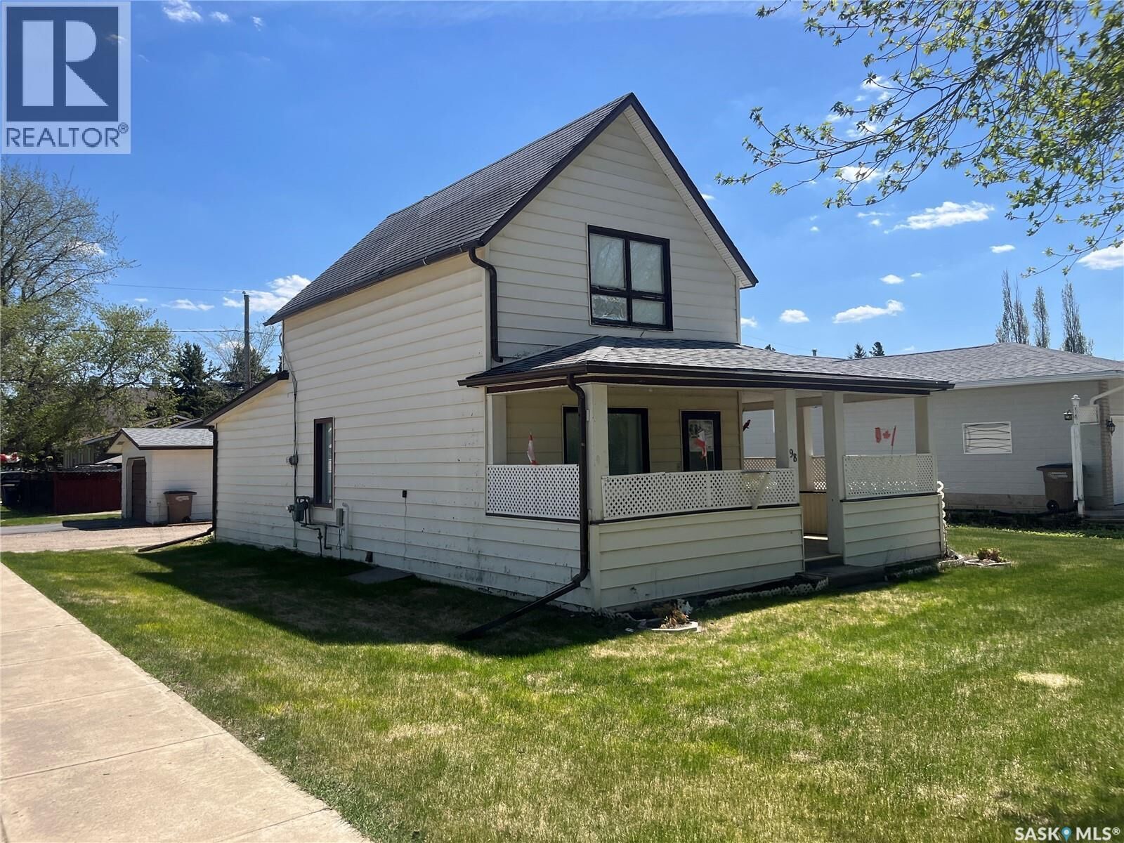 Property Photo:  98 3rd Street NE  SK S0A 4J0 