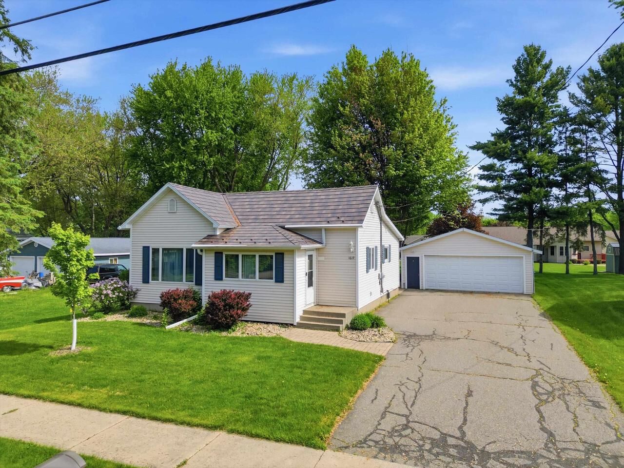 Property Photo:  1617 E Blodgett Street  WI 54449 