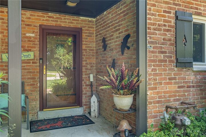 Property Photo:  1826 Shady Lane  OH 45432 